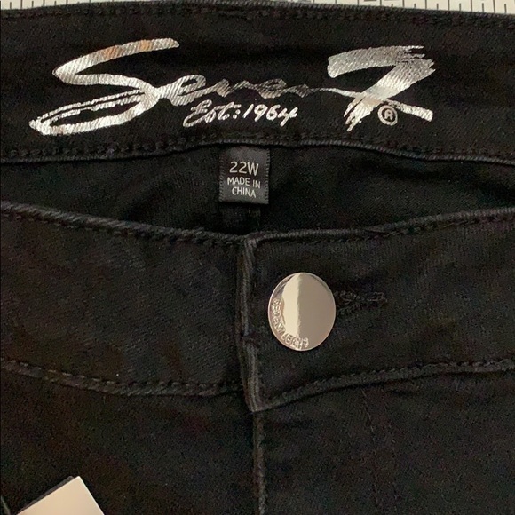 🆕Seven7 Cropped Jean wZippers - Picture 9 of 14